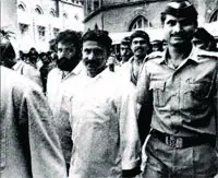 arun gavli with police