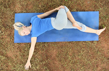 Lying Body Twisting  - Height Badhane Ke Liye Exercise